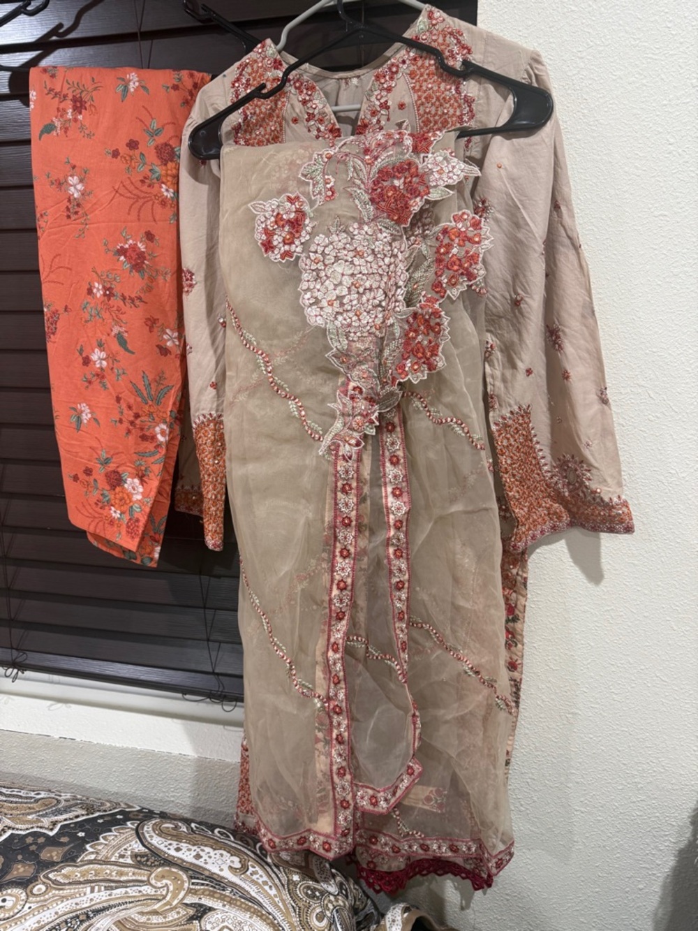 Elegant Embroidered Pink Dress - Picture 5 of 9